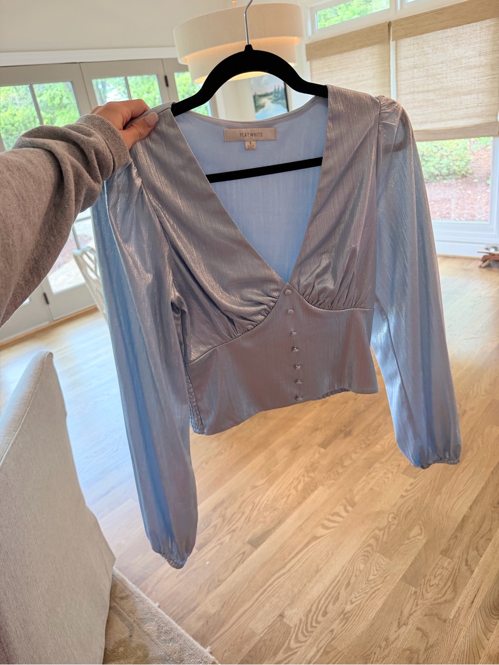 Flynn Skye Silver Blue Satin V-Neck Button-Front Crop Blouse